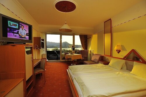 Landhotel Grünberg am See, Брондау Қонақ үй Upper Austria қаласындағы төсек алаңы бар қонақ үйлер, Тоқтау алаңы