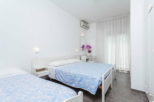 Hotel Eugenio, Забронировать Отель Отели Чезенатико с парковкой, Парковка