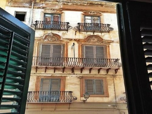 Kalamarina Rooms, Забронировать Отель «постель и завтрак» La Kalsa Палермо