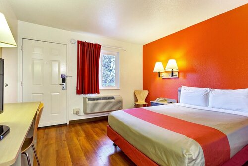 Motel 6-Rohnert Park, CA, Забронировать Мотель Ронерт-Парк Sonoma County, рядом с Семейный развлекательный центр Scandia
