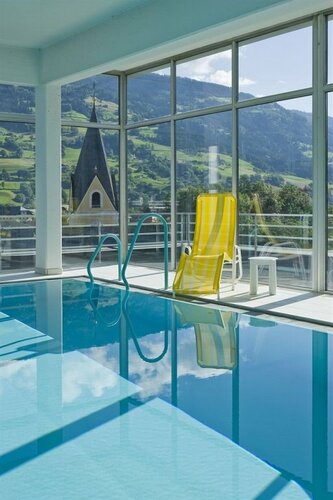 Romantik Hotel Traube, Book Hotel Hoteller i Tyrol med pool, Swimmingpool
