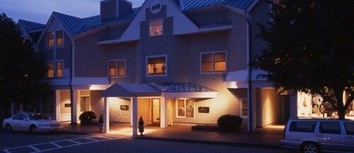 Breakwater Inn, Забронировать Отель Кеннебанкпорт штат Мэн, рядом с Францисканский монастырь Св. Антония