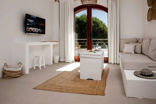 Kale Suites, heated pool in winter, adults only, Забронировать Отель Отели Средиземноморского региона с парковкой, Парковка