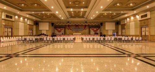 Karin Hotel, Забронировать Отель Отели Удонтхани с парковкой, Парковка