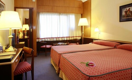 Hotel Goya, Забронировать Отель Отели Сарагосы с завтраком, рядом с Северный вокзал, Завтраки