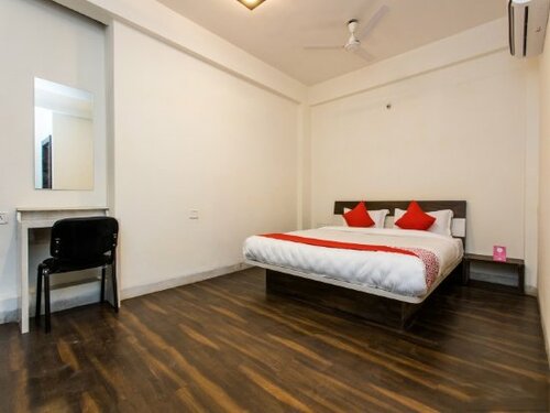 Collection O 12362 Hotel Emerald Park, Забронировать Отель Отели штата Мадхья-Прадеш с завтраком, Завтраки