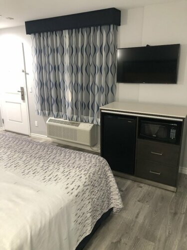 Travelodge Inn & Suites by Wyndham West Covina, Забронировать Мини-отель Уэст-Ковина Большой Лос-Анджелес