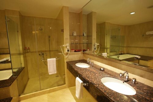 Grage Hotel Cirebon, Buchen Sie Hotel Business-Hotels in North Cirebon, 4* 5*