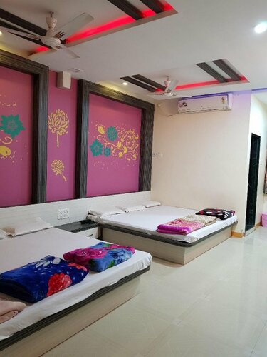 Shri Radhe Krishna Hotel, Varaa Hotelli Hotellit New Delhi pysäköinnillä, Pysäköinti