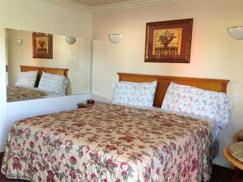 Walls Motel Long Beach, Забронировать Мотель Отели Лонг-Бич с парковкой, рядом с Исторический музей "Ранчо Лос Серритос", Парковка