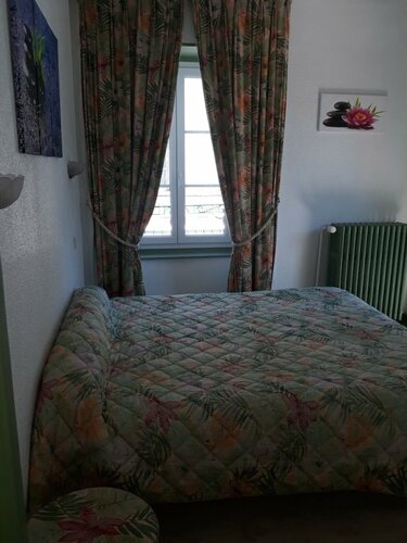 Hotel le Lion d'Or, Book Hotel Hoteller i Rhône-Alps med parkering, Parkering