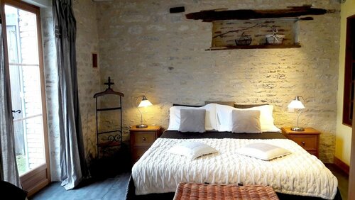 Logis Hotel Restaurant La Grange Du Relais, Забронировать Отель Коломбе-ле-дёз-Эглиз Верхняя Марна, рядом с Мемориал Шарля де Голля