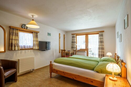 Hotel Silvapina, Reserva ahora Hotel Hoteles en Klosters con desayuno, cerca de Madrisabahn, Desayunos