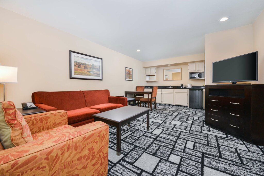 Best Western Plus Meridian Inn & Suites