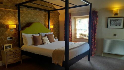 Queens Head Inn & Restaurant, Book Hotel 4-stjernede hoteller i Merseyside, 4*