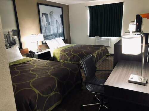 Super 8 by Wyndham Peru Starved Rock State Park, Buchen Sie Hotel Hotels in Peru mit Parkplatz, Parkplätze