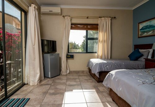Gordons Bay Guesthouse, Забронировать Гостевой дом Отели Западного Кейп с парковкой, Парковка