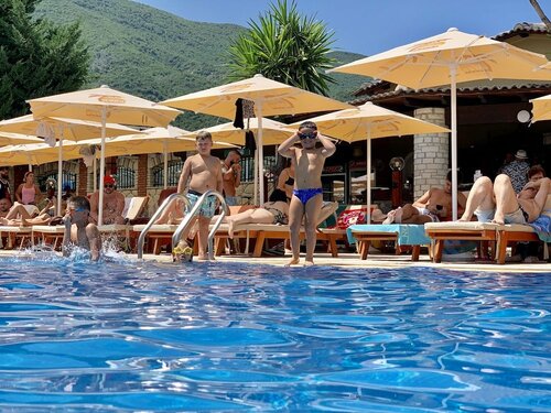 PalmaNova Resort, Забронировать Курортный отель Отели области Тираны с бассейном, Бассейн