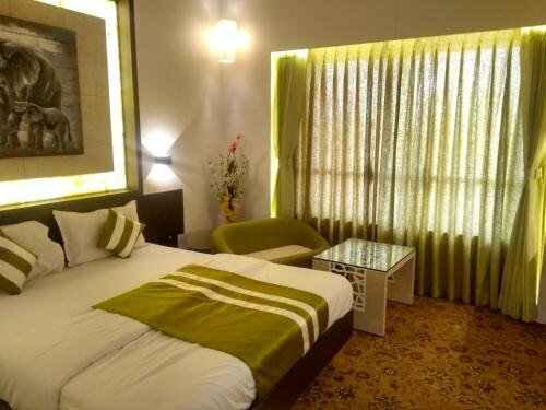 V Star, Rezervați Hotel Ahmednagar 