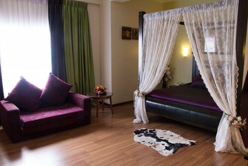 Hotel Maluri, Забронировать Отель Отели Черас с парковкой, Парковка