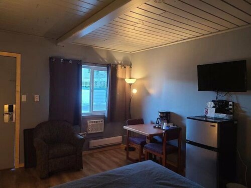 The Villager Inn, Book Mini-hotel Hoteller i Britisk Columbia med pool, Swimmingpool