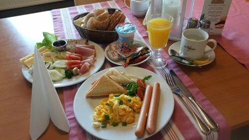 Route One - Restauracja & Pokoje Hotelowe, Rezervați Hotel Hoteluri în Lodz cu parcare, Parcare