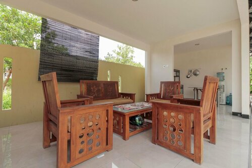 RedDoorz near Bundaran Garuda, Забронировать Отель Палангкарая Central Kalimantan