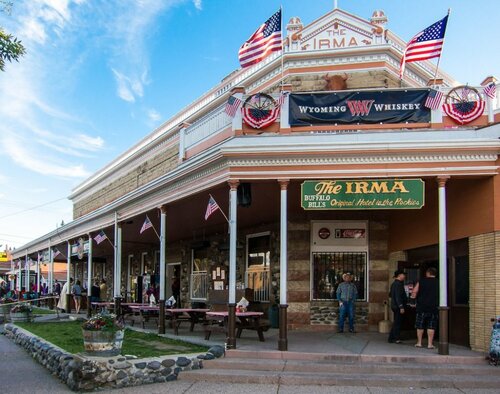 Irma Hotel, Забронировать Отель Коуди Национальный парк Йеллоустоун, восточный вход, рядом с The Buffalo Bill Reservoir