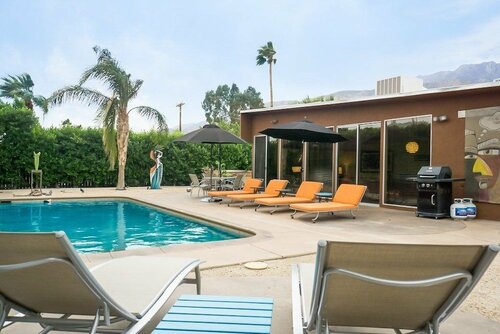 Butterfly Alexander home in Palm Springs Pool and Hot Tub by RedAwning, Забронировать Отель Отели Coachella Valley 3 звезды, 3*