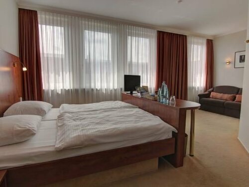 Hotel Royal, Забронировать Отель Эльмсхорн земля Шлезвиг-Гольштейн, рядом с Парк Штайндамм