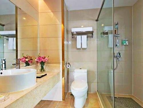 Vienna International Hotel (Shenzhen Qianhai Happy Bay Hotel), Забронировать Отель Баоань 