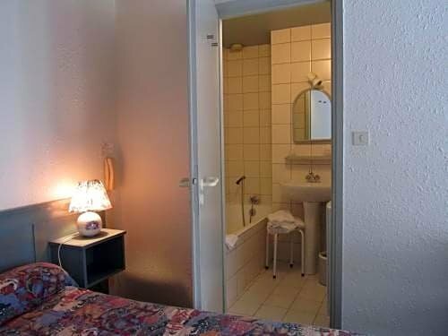 Auberge de l'Arzon, Book Hostel / Vandrerhjem Hoteller i Rhône-Alps med parkering, Parkering