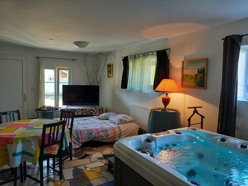 Domaine de Fontenelay, Book Pension Hoteller i Burgund med parkering, Parkering