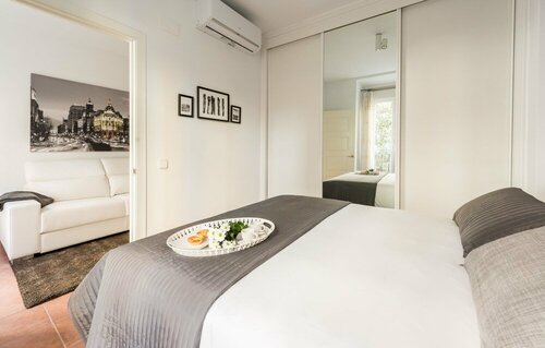 Sofia Suites, Забронировать Отель Арганзуэла Мадрид, рядом с Железнодорожный музей Мадрида