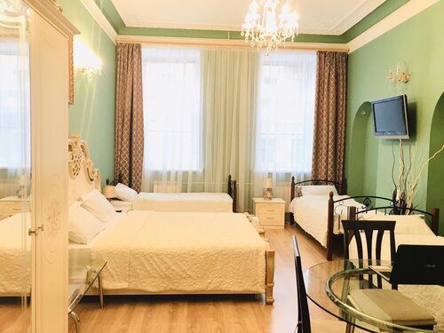 Guest House Fenix, Забронировать Отель Отели Санкт-Петербурга с парковкой, рядом с Стрелка Васильевского острова, Парковка