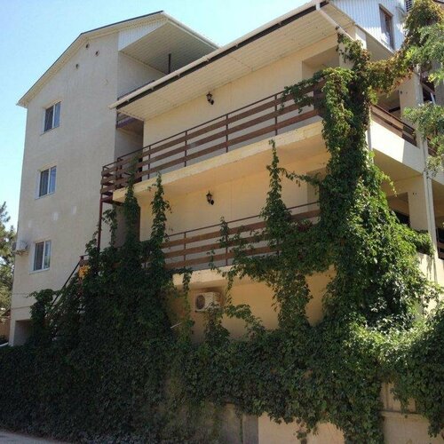 Italyansky Dvorik, Reservar Casa de hóspedes Saky Crimea