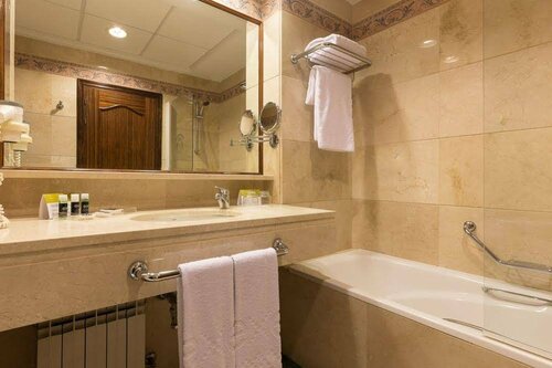Dorma Reina Isabel, Забронировать Отель Авила Провинция Авила, рядом с Castilla y Leon Tourism Office