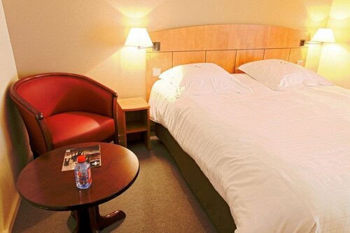 Kyriad Bourgoin-Jallieu, Boek Hotel Hotels in Rhone-Alpen met zwembad, Zwembad