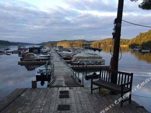 Little Hawk Resort & Marina, Забронировать Курортный отель Алгонкин Хайлэндз Алгонкинский провинциальный парк