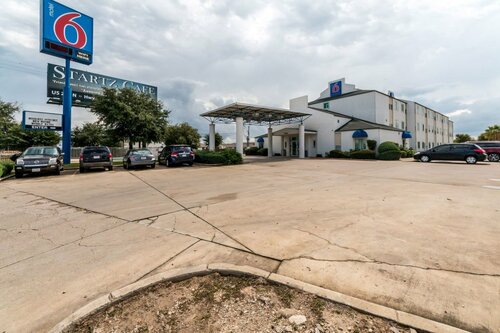 Motel 6 San Antonio, TX - South, Book Motel Hoteller i Bexar County med pool, Swimmingpool