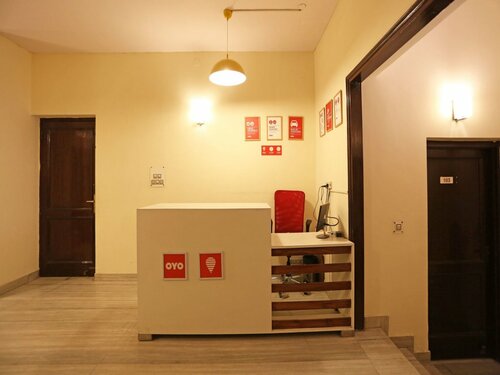OYO Flagship Noida Spice Mall, Забронировать Отель Отели штата Уттар-Прадеша с парковкой, Парковка