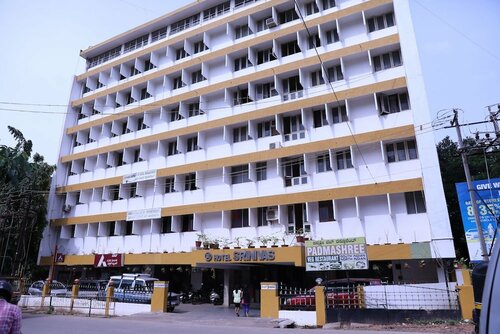 Hotel Srinivas, Забронировать Отель Отели штата Карнатаки с бассейном, Бассейн