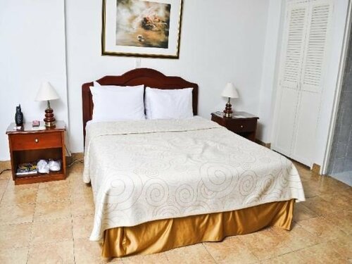 Hotel Laureles 70 Medellín, Забронировать Отель Laureles Медельин, рядом с San Antonio's Square