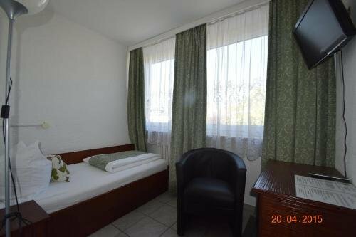 Hotel Main Taunus, Забронировать Отель Отели Хоххайм-ам-Майн с парковкой, Парковка