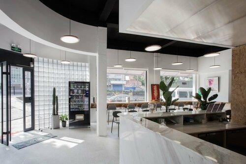 WEFLOW Hostel, Забронировать Хостел Хункоу Шанхай, рядом с Футбольный стадион «Хункоу»