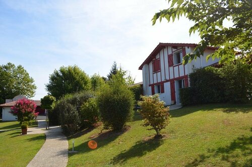 Les Villas dHarri-Xuria, Забронировать Отель Отели Сен-Пьер-д'Ирюб 4 звезды, 4*