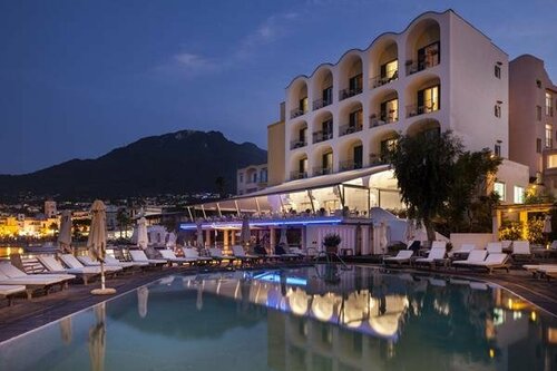 Regina Isabella-Resort Spa Restaurant, Забронировать Курортный отель Лакко-Амено остров Искья, рядом с Термальный парк Негомбо