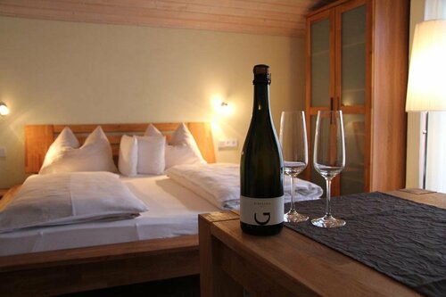 Weingut Gehlen-Cornelius, Забронировать Отель Отели Хунсрюк с парковкой, Парковка