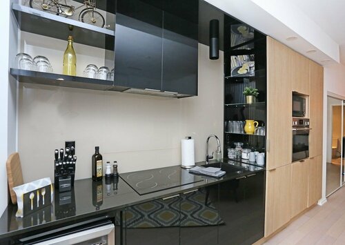 Toronto Financial District Condos, Забронировать Отель Отели Торонто с парковкой, рядом с Second City Toronto, Парковка