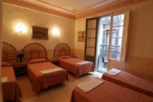 Hostal Rembrandt, Забронировать Отель Отели Барселоны с завтраком, рядом с Площадь Святого Филлипа Нери, Завтраки